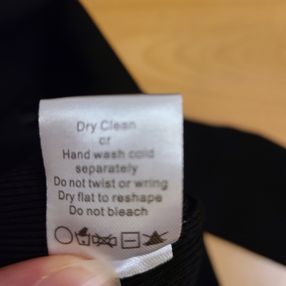 Beautiful Superdown Shaye Cold Shoulder Top off shoulder thick knit top size XS - Picture 5 of 8